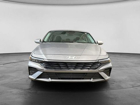 Certified 2025 Hyundai Elantra SE FWD image 11