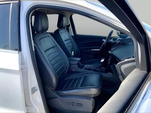 Used 2019 Ford Escape Titanium FWD image 9