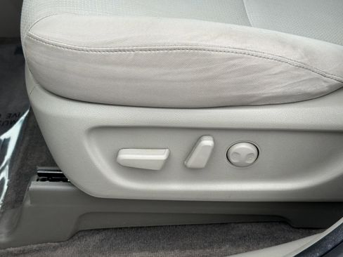 Used 2021 Kia Sedona LX image 17