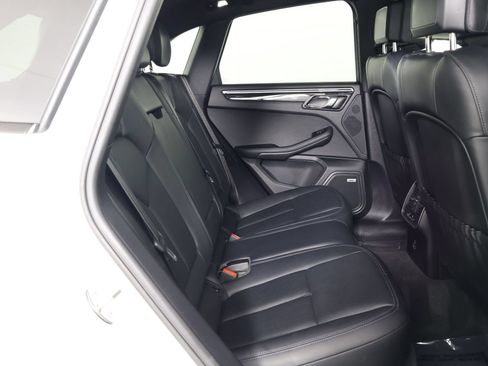 Certified 2023 Porsche Macan S AWD/4WD image 32