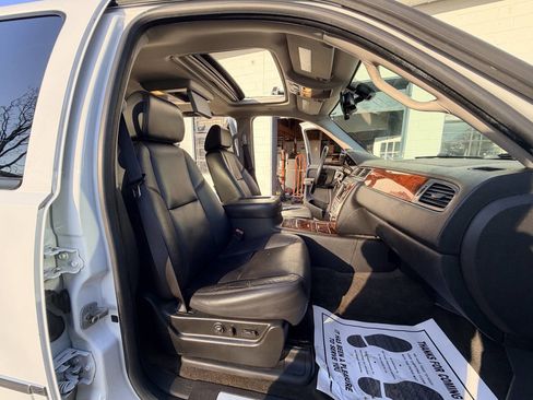 Used 2009 Chevrolet Suburban LTZ image 12