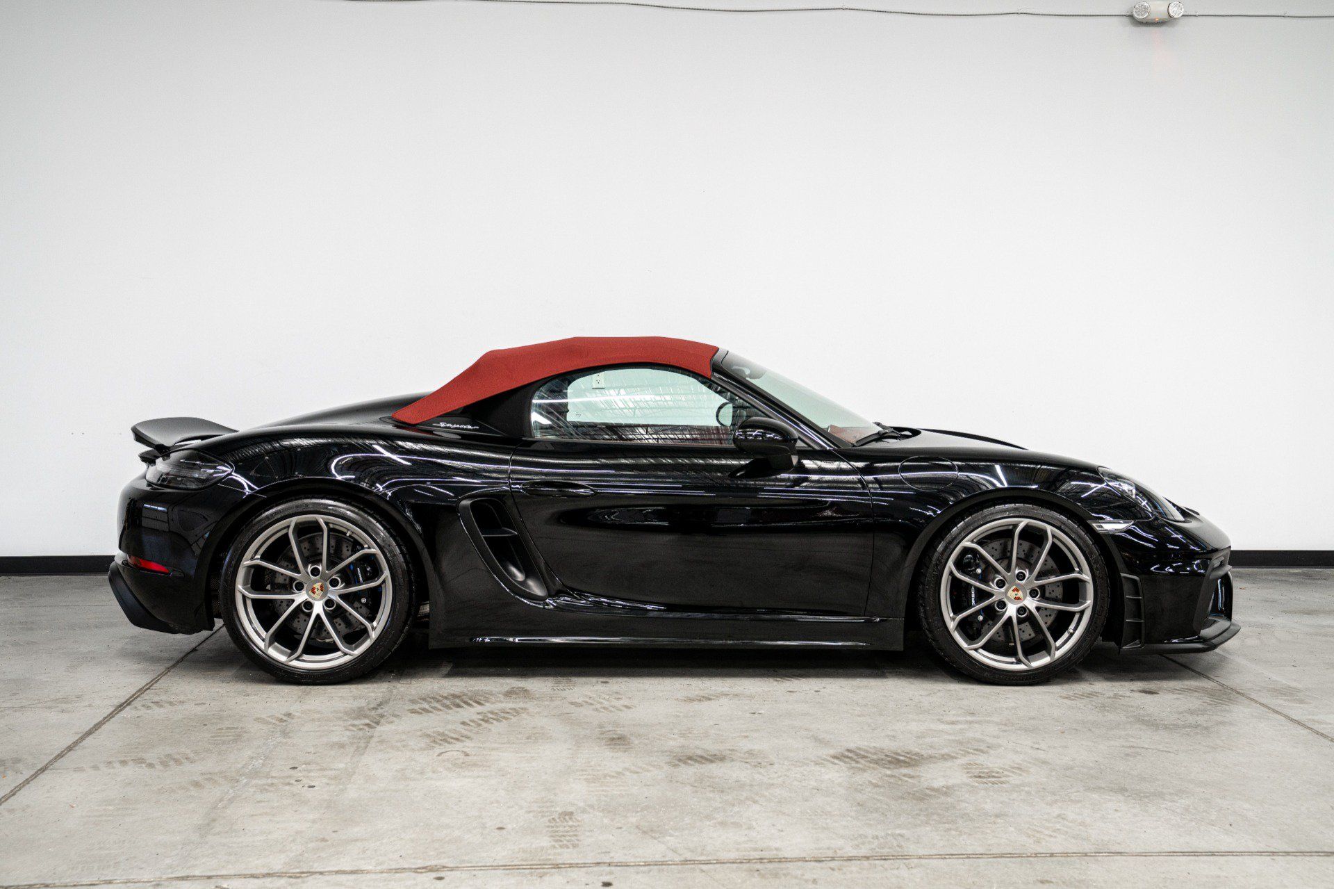 Used 2023 Porsche 718 Boxster Spyder RWD image 17
