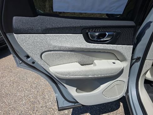 New 2026 Volvo XC60 T8 Ultra w/ Protection Package Premier AWD/4WD image 18