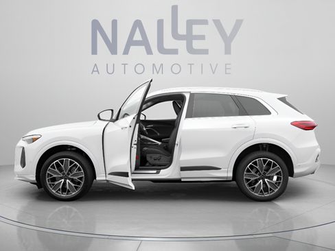 Used 2025 Audi Q5 Premium w/ Convenience Package AWD/4WD image 2