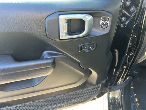 Used 2023 Jeep Wrangler Willys image 14