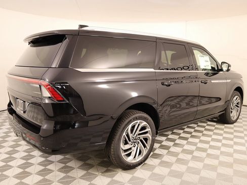 New 2025 Lincoln Navigator L Reserve image 22