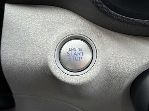 Used 2025 Hyundai Venue SEL FWD image 15