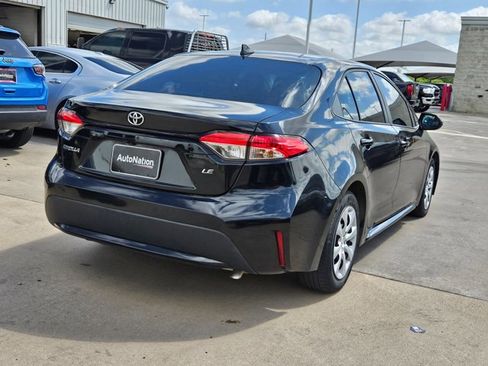 Used 2021 Toyota Corolla LE image 4