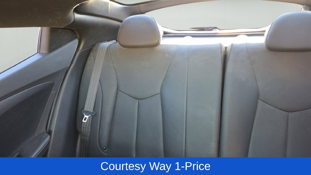 Used 2017 Hyundai Veloster Turbo FWD image 12