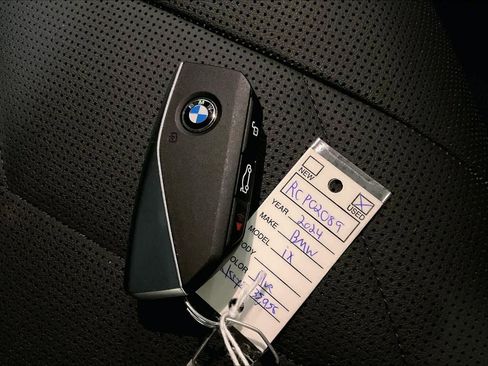 Used 2024 BMW iX xDrive50 w/ Premium Package AWD/4WD image 14