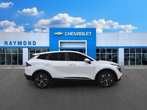 Certified 2023 Kia Sportage EX FWD image 2