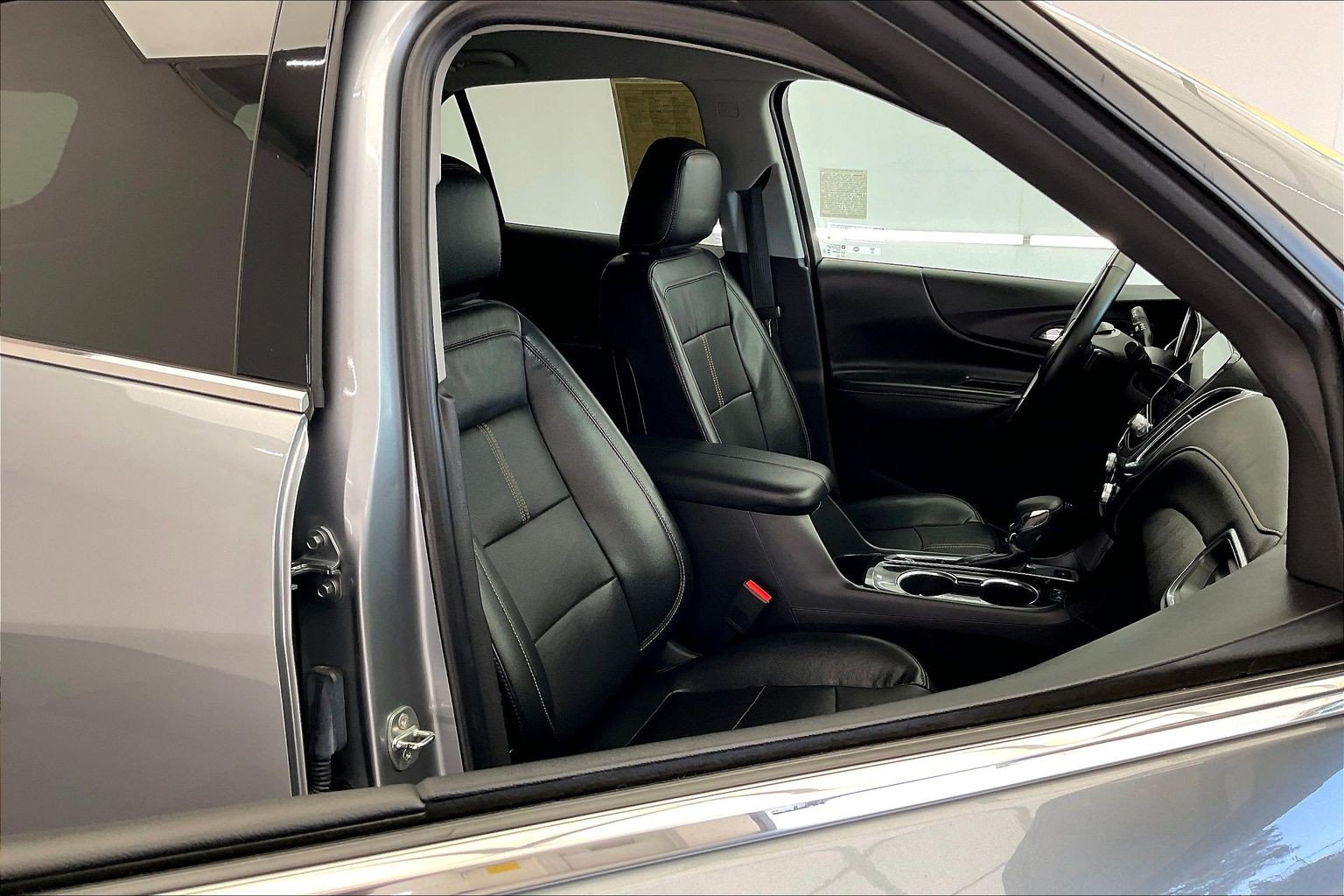 Used 2023 Chevrolet Equinox Premier AWD/4WD image 6
