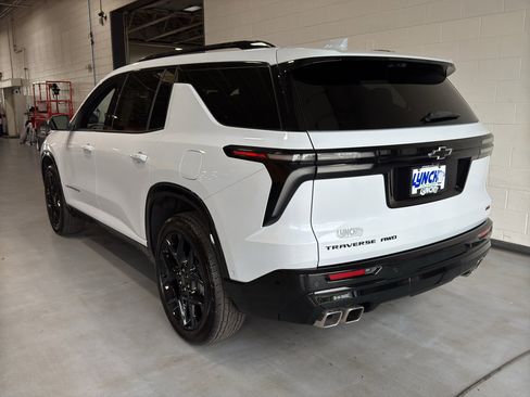Used 2026 Chevrolet Traverse RS AWD/4WD image 3