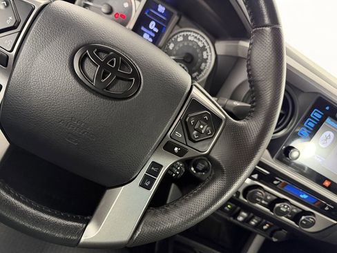 Used 2019 Toyota Tacoma Limited AWD/4WD image 23