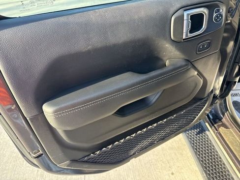 Used 2022 Jeep Wrangler Unlimited Sahara w/ Cold Weather Group image 17