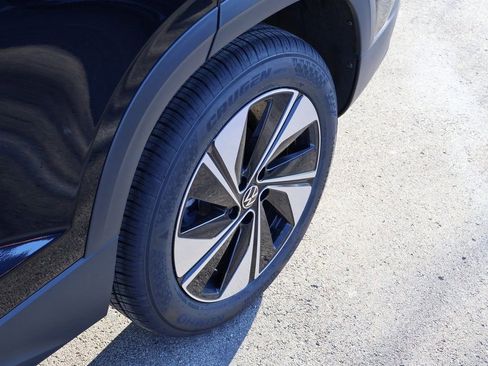 New 2025 Volkswagen Taos SE image 42