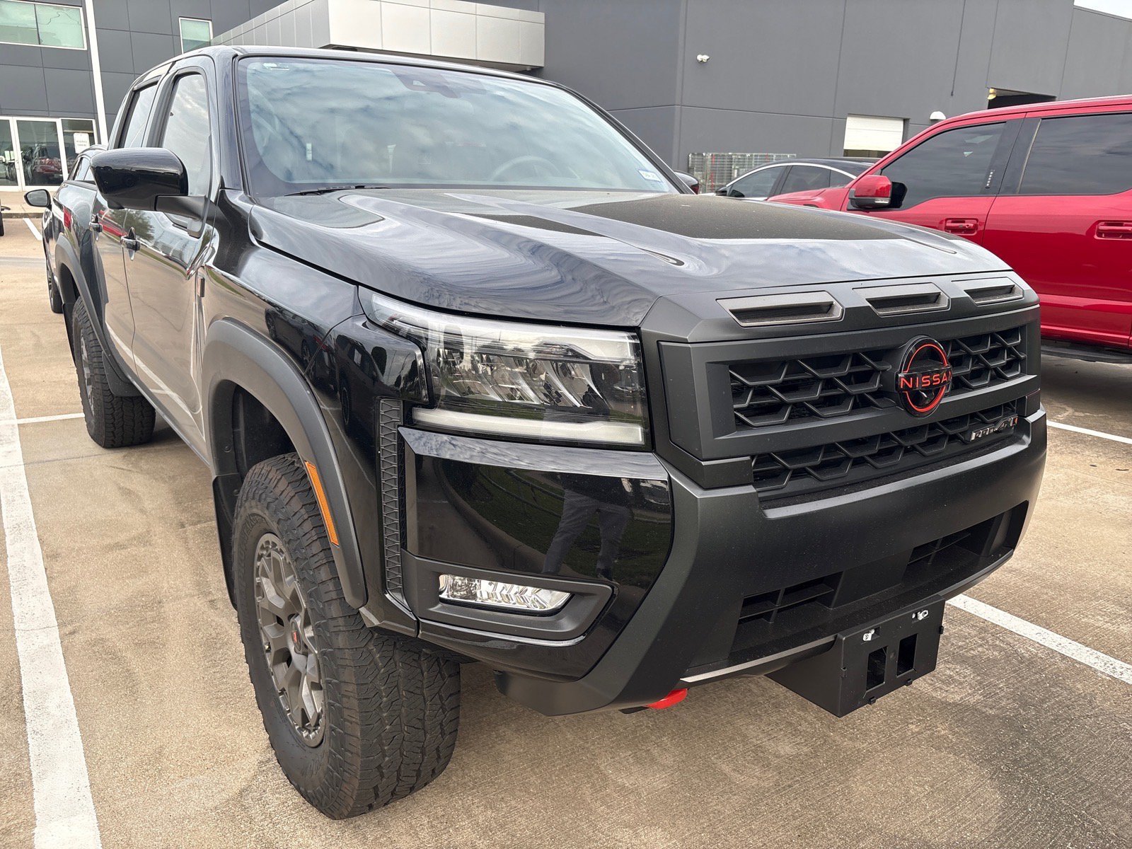 Used 2026 Nissan Frontier PRO-4X w/ Pro-4x Convenience Package AWD/4WD image 1