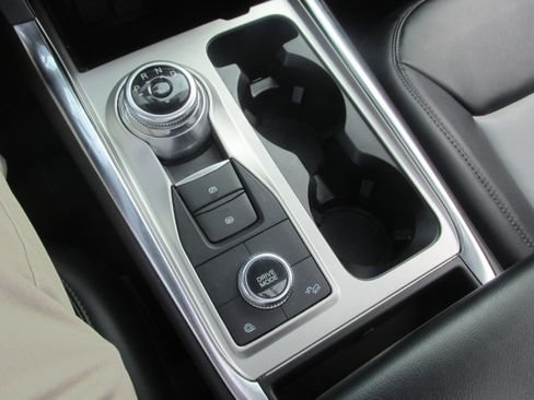 Used 2022 Ford Explorer XLT w/ Equipment Group 202A image 38