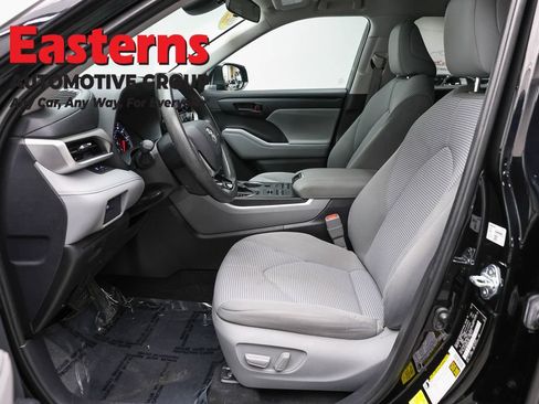 Used 2021 Toyota Highlander L AWD/4WD image 14