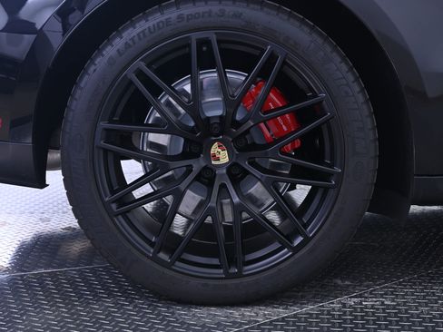 Used 2025 Porsche Macan GTS image 13