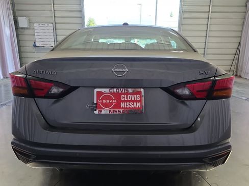 Used 2024 Nissan Altima 2.5 SV FWD image 8