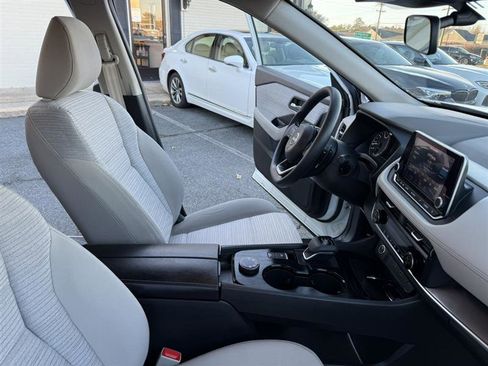 Used 2023 Nissan Rogue SV image 14