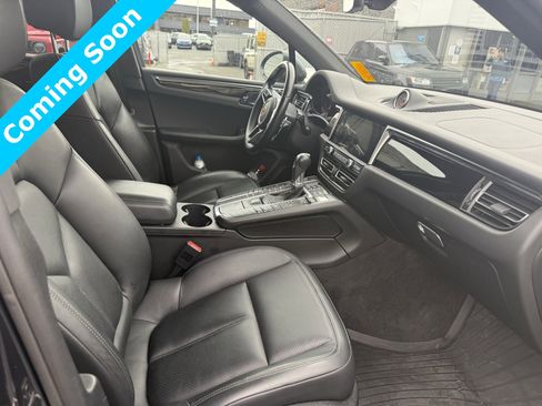 Used 2021 Porsche Macan image 10