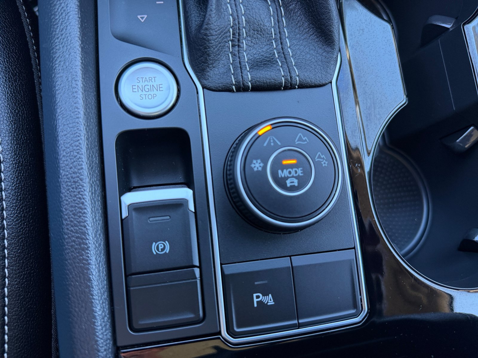 Used 2022 Volkswagen Atlas SE AWD/4WD image 28