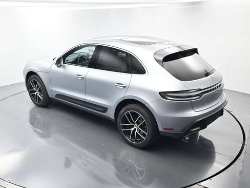 Certified 2025 Porsche Macan AWD/4WD image 36