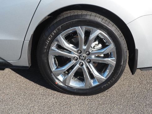 Used 2024 Toyota Sienna Platinum image 7