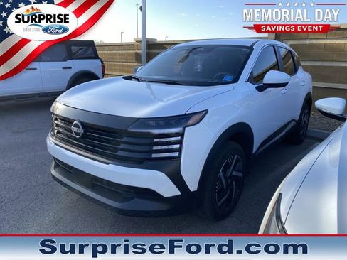 Used 2025 Nissan Kicks SV FWD image 1