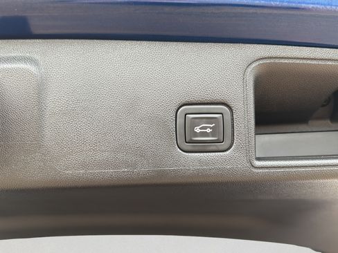 Used 2023 GMC Terrain SLE w/ Driver Convenience Package FWD image 27