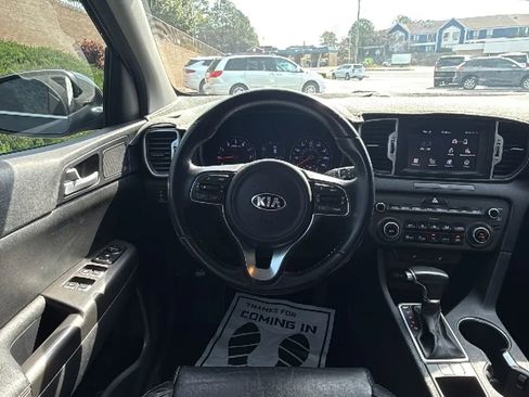 Used 2017 Kia Sportage EX image 18