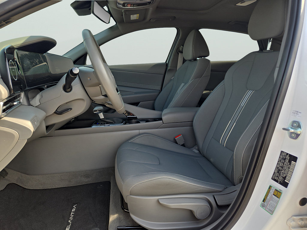 Certified 2025 Hyundai Elantra SEL FWD image 17