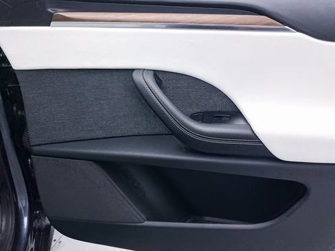 Used 2023 Tesla Model X image 32