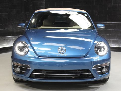 Used 2018 Volkswagen Beetle 2.0T SE w/ SE Premium Package image 10