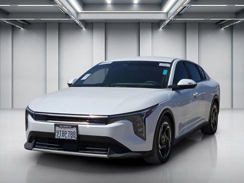 Certified 2025 Kia K4 EX FWD image 3