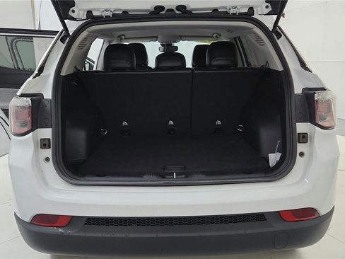 Used 2022 Jeep Compass Latitude image 32