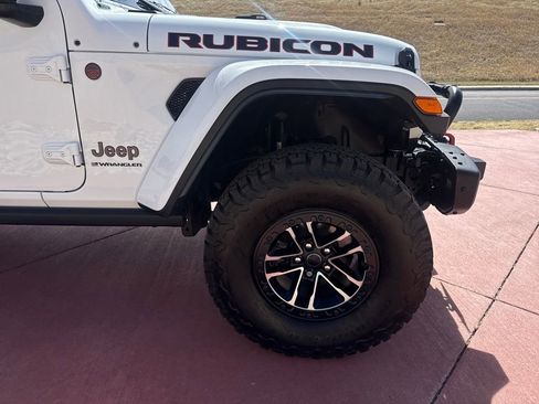 Used 2025 Jeep Wrangler Unlimited Rubicon image 32