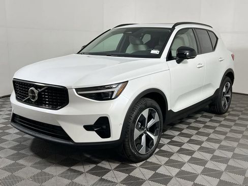New 2026 Volvo XC40 B5 Plus w/ Protection Package Premier AWD/4WD image 4