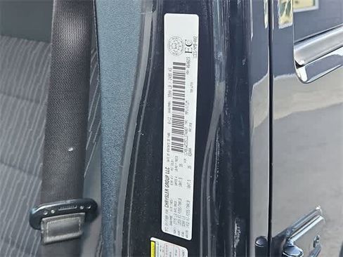 Used 2012 Jeep Wrangler Unlimited Sahara image 36