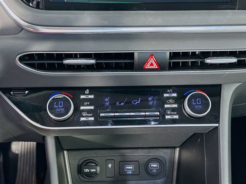 Used 2021 Hyundai Sonata Limited w/ Preferred Accessory Package FWD image 16