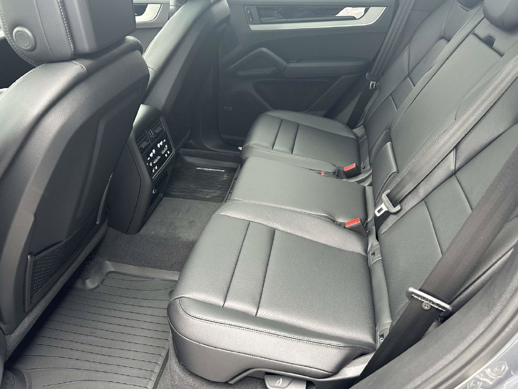 Used 2026 Porsche Cayenne AWD/4WD image 13