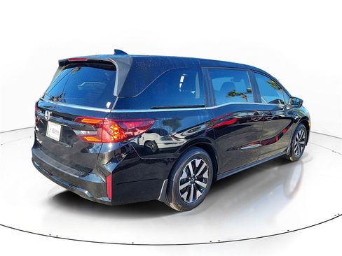 Certified 2026 Honda Odyssey EX-L image 4