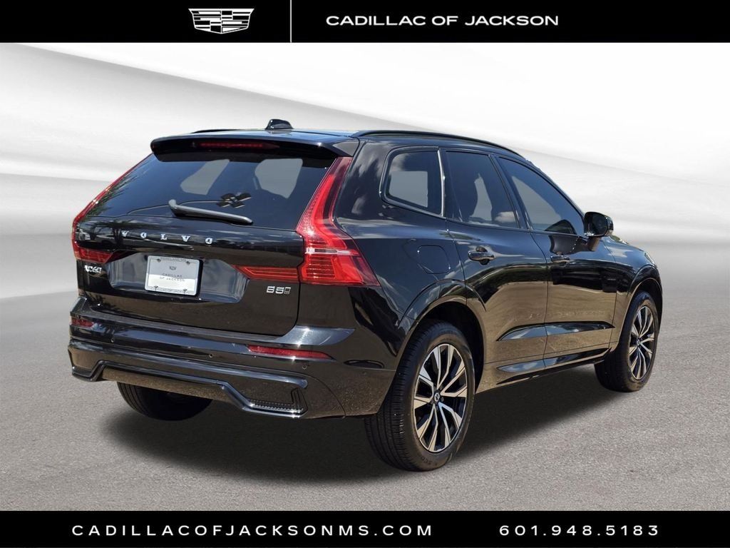 Used 2025 Volvo XC60 B5 Plus AWD/4WD image 6
