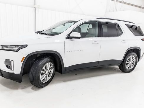 Used 2022 Chevrolet Traverse LT FWD image 3