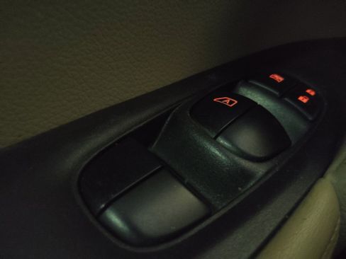 Used 2017 Nissan Rogue S FWD image 27