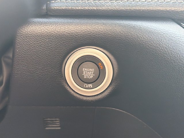 New 2027 Chrysler Pacifica Select FWD image 16