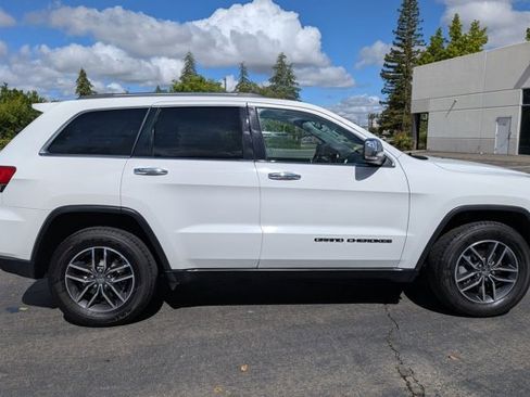 Used 2018 Jeep Grand Cherokee Limited image 4