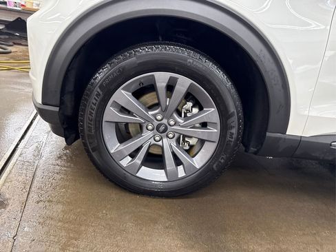 Used 2024 Ford Explorer XLT w/ Equipment Group 202A image 12